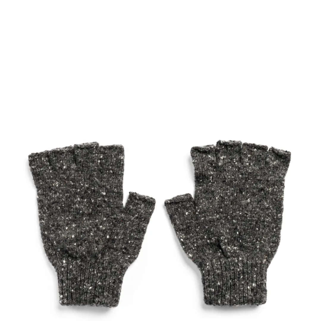Clearance Daylesford Organic Mens Shin Gloves Charcoal